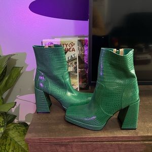 Kelly Green square foot snakeskin boots